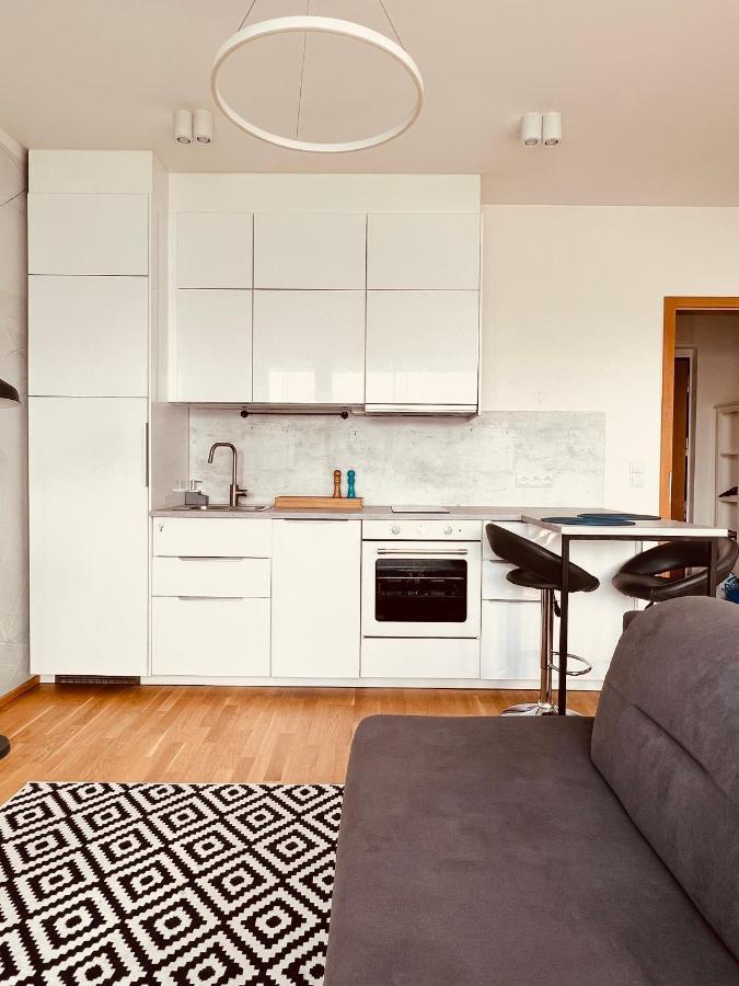 White Pearl Studio With Parking In Holesovice Прага Екстериор снимка
