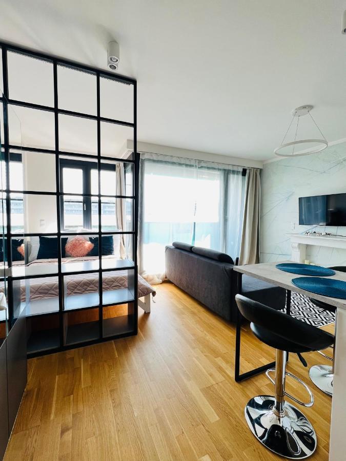 White Pearl Studio With Parking In Holesovice Прага Екстериор снимка
